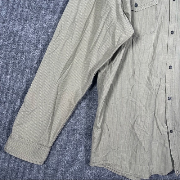 The North Face Men’s XXL Green Striped Long Sleeve Button Down Lightweight Shirt - Picture 4 of 9